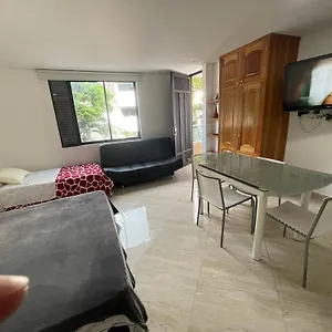Apartment En Laureles Con Ascensor , Balcon Y Muy Bien Ubicado En Laureles , El Barrio Mas Cool Del Mundo, Medellin